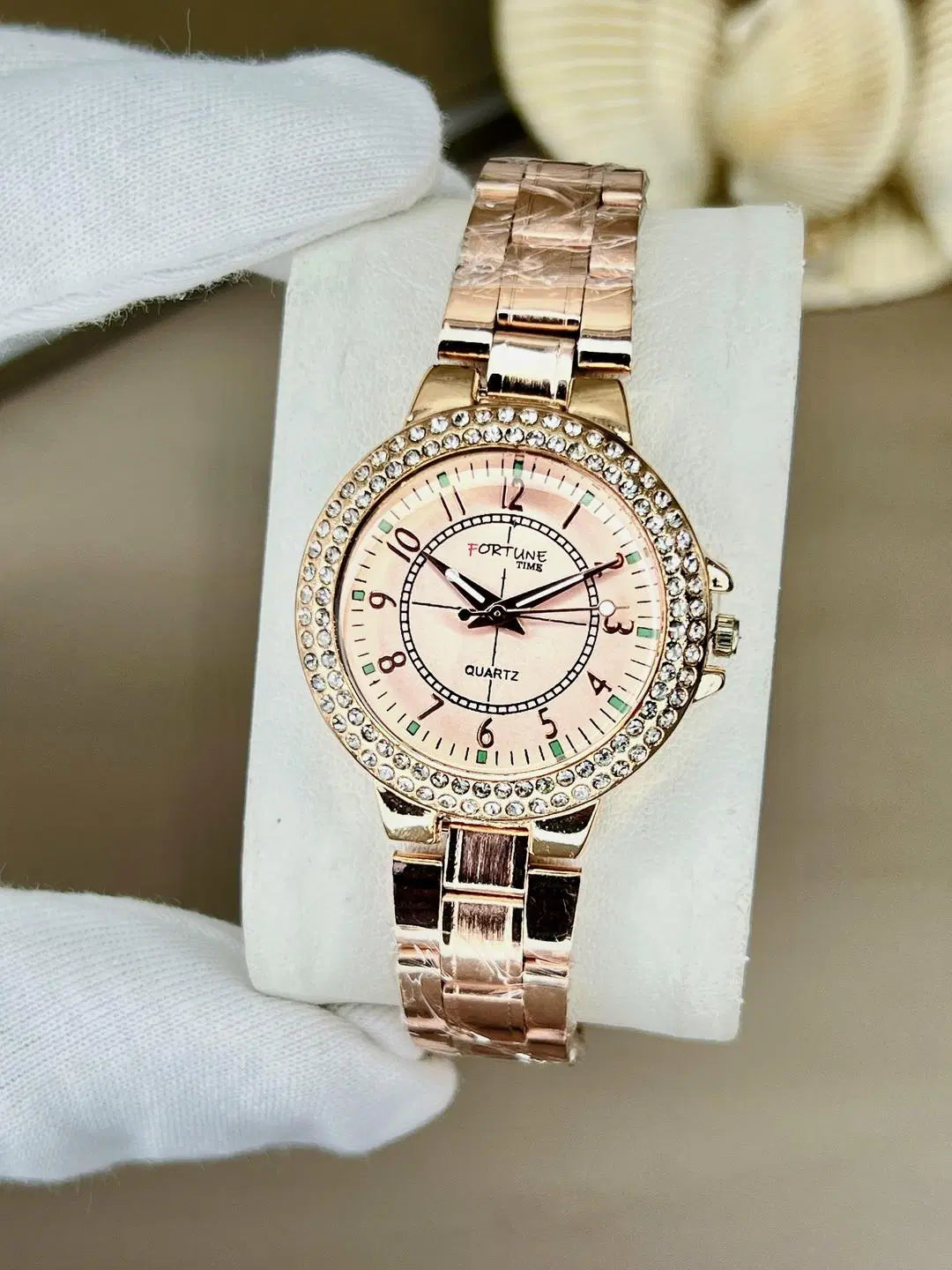 Stylish Women's Rose Gold Chain Strap Watch